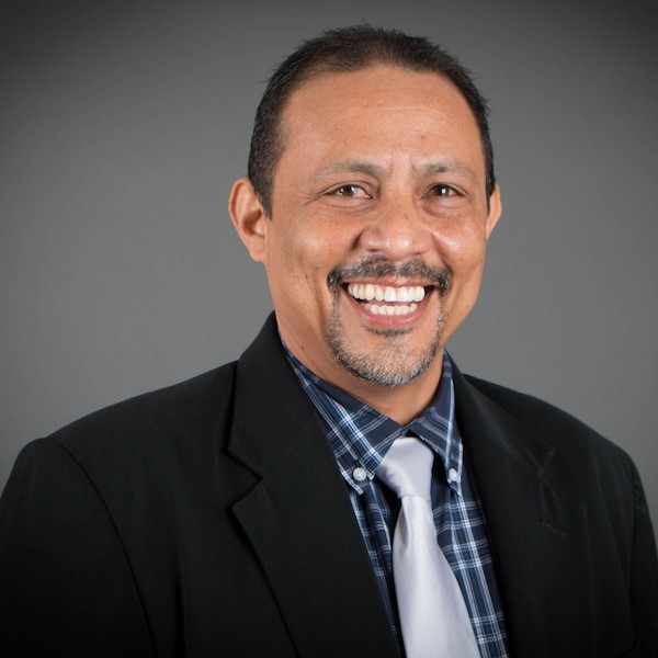 Headshot Faculty Victor Prieto